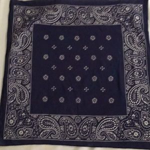 ⭐️SOLD⭐️ bandanas, 4 of varying colors and size